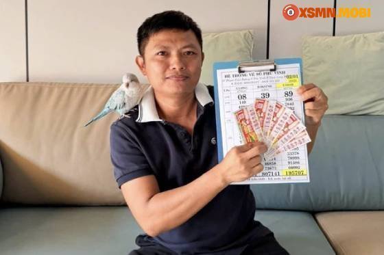 Anh Phú Vinh đã đổi thưởng nhiều vé trúng độc đắc cho khách