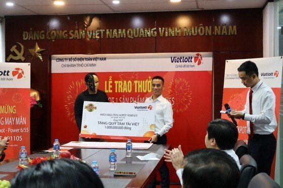 Anh P. trao tặng 01 tỷ đồng đến Quỹ xã hội Tâm Tài Việt